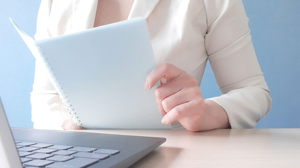 独学と通信講座は結局どちらを選べばいい？判断基準を整理する